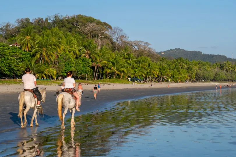 Activiteiten Costa Rica paardrijden op het strand van Samara