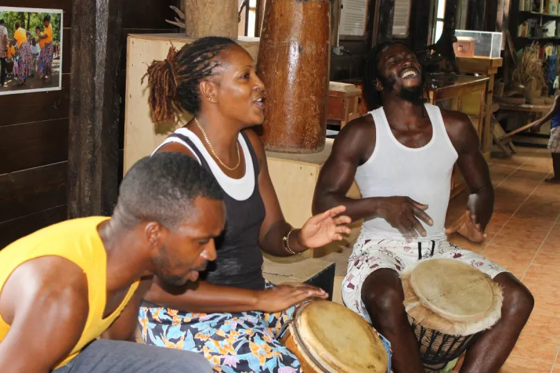Jamaica rondreis Maroons spelen muziek