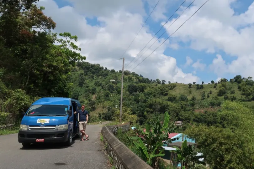Roadtrip Jamaica auto op weg