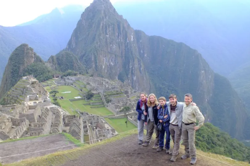 Familie met kinderen Machu Picchu