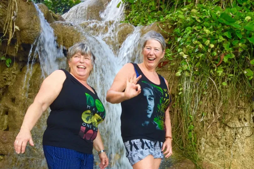 Reiservaring Jamaica dames bij waterval