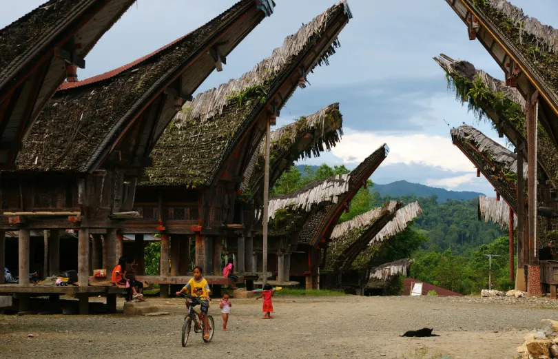 Rondreis Sulawesi - local village
