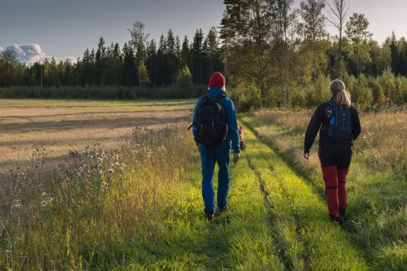 Rondreis Midden Zweden mensen wandelen