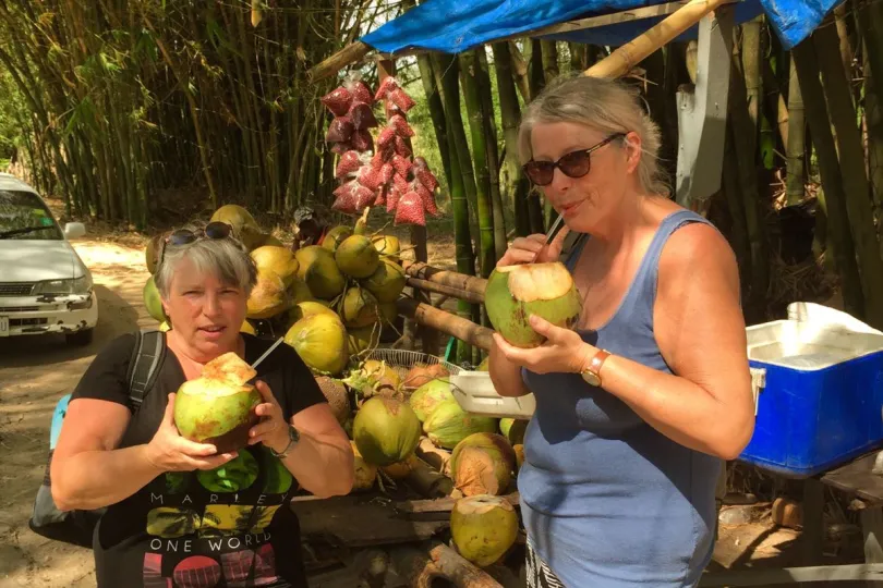 Reiservaring Jamaica dames met kokosnoot