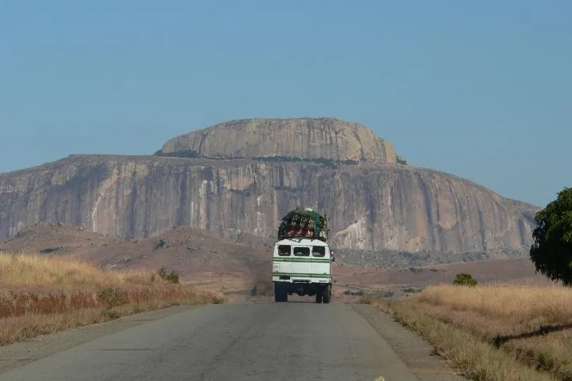 Mit dem Bus durch Madagaskar: Ein Abenteuer