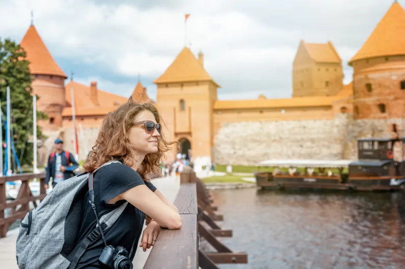 Vrouw met kasteel