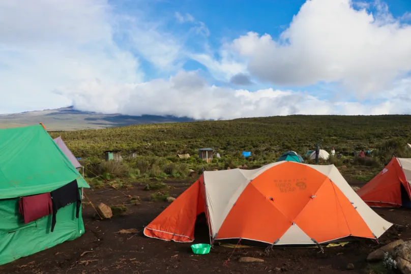 Tanzania Kilimanjaro tent overnachting