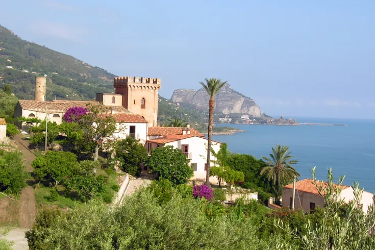 Praktische info Sicilie - plaatsje aan de kust