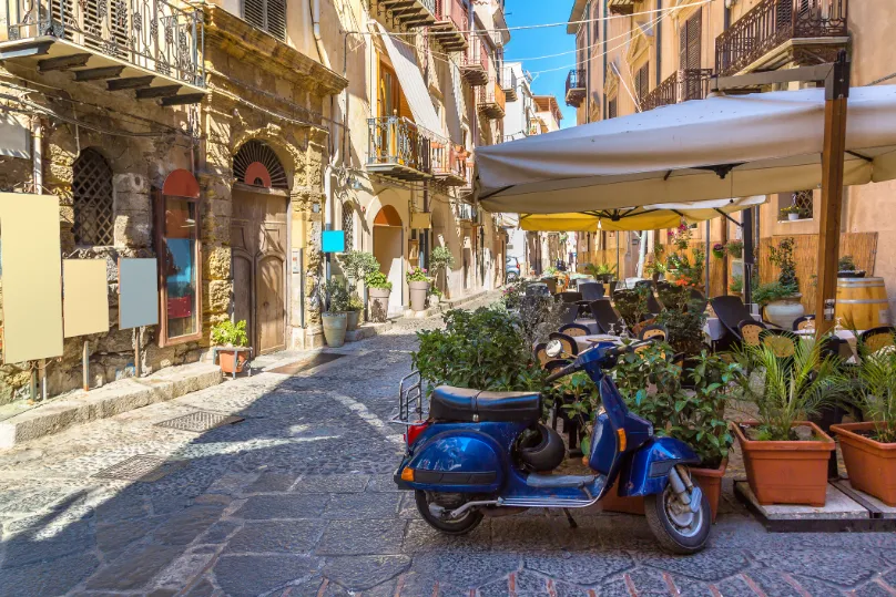 Met de auto naar Sicilië straatje