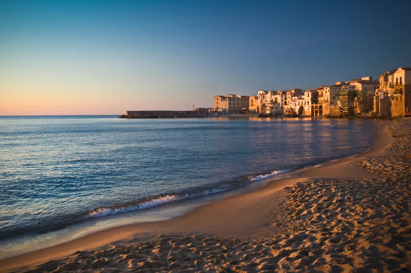 Sicilië Cefalu strand