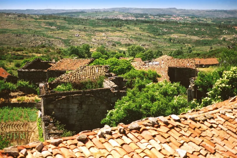 uitzicht vanaf dorpje in Peneda-Gerês
