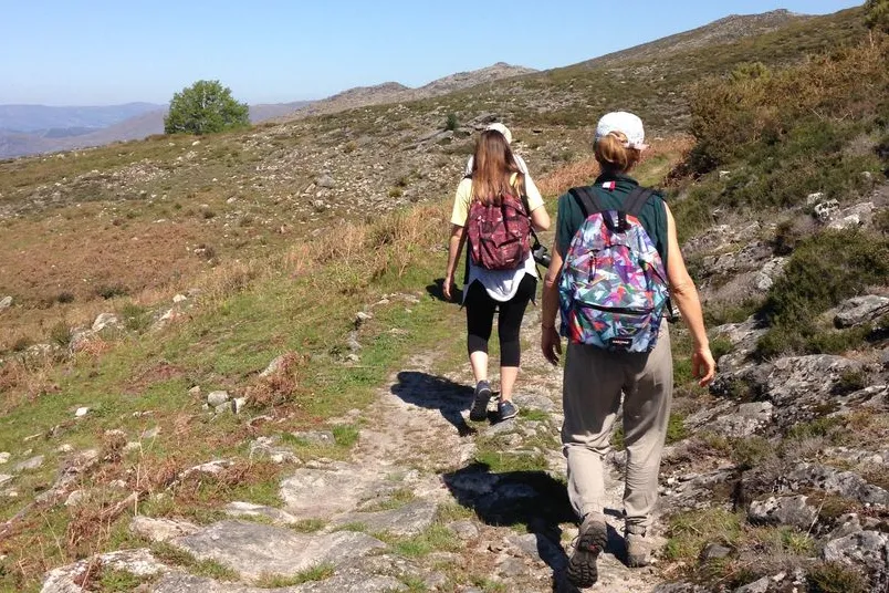 wandelaars in Peneda-Gerês, Portugal