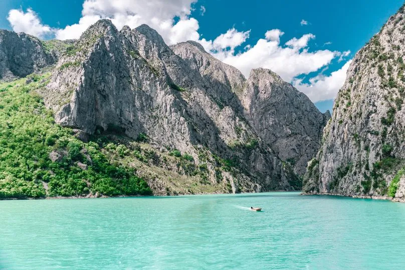 meer en landschap in Albanië