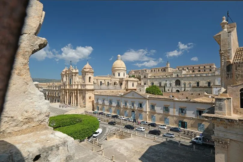 Uitzicht op kerk in Sicilië