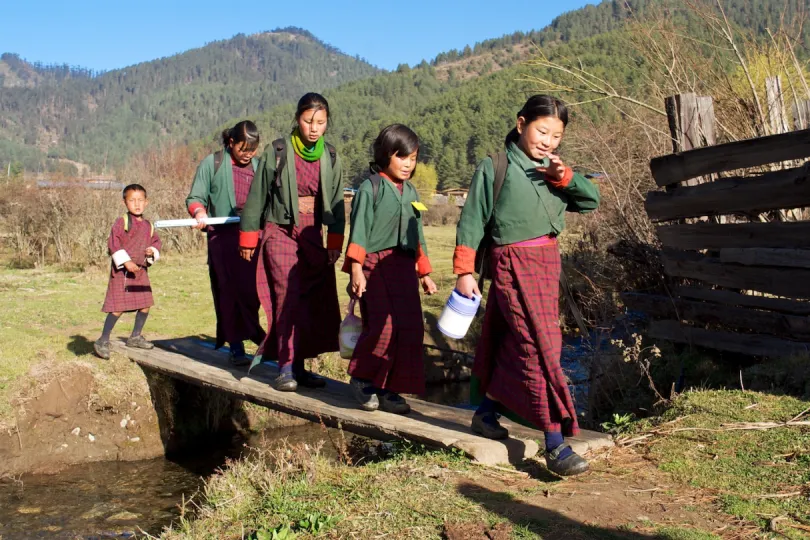 Phobjikha kinderen op bruggetje