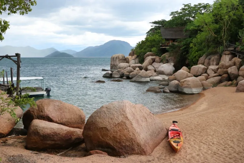 Strand bij lake Malawi