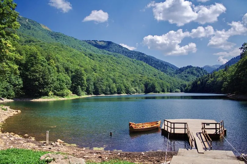 Beim Montenegro Urlaub den Nationalpark Biogradska Gora mit seinen Seen und grünen Bergen erkunden