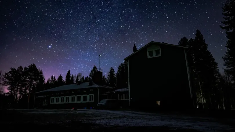 Taigaschool Finland by night