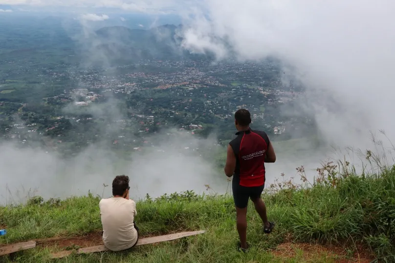 Malawi mensen kijken vanaf het Zomba Plateau