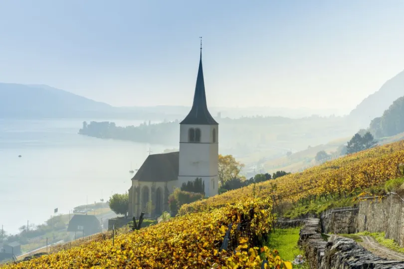 Zwitserland vakantie per fiets Biel kerk