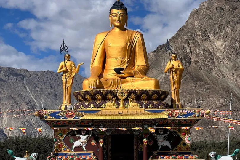 Ladakh grootste openlucht Boeddhabeeld
