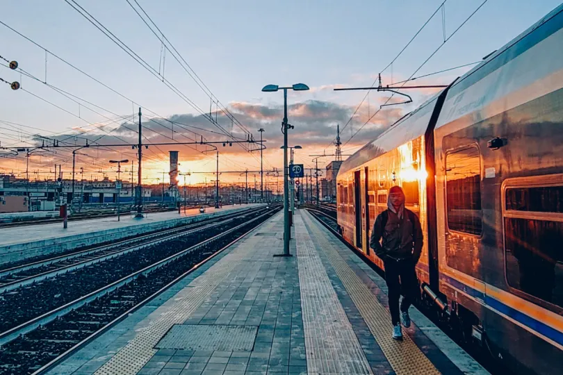 Trein Italië zonsondergang
