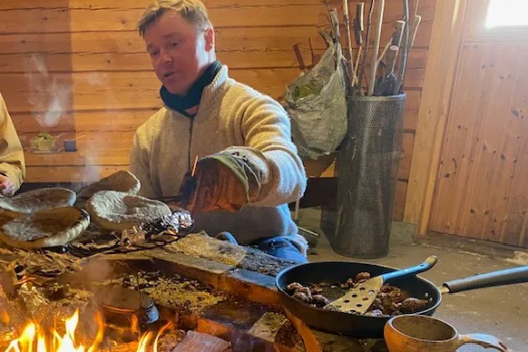 Kimmo bakt Finse broodjes in Lapland