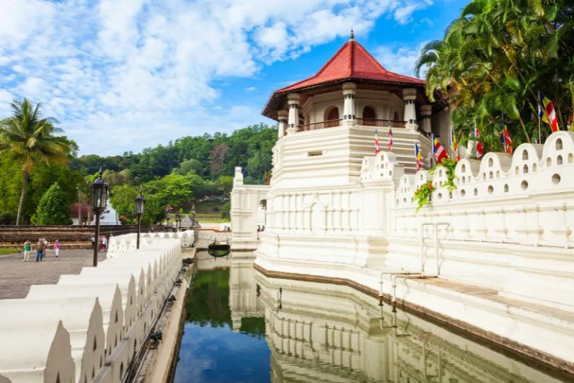 Entdecke den heiligen Zahntempel bei deiner Gruppenreise Sri Lanka
