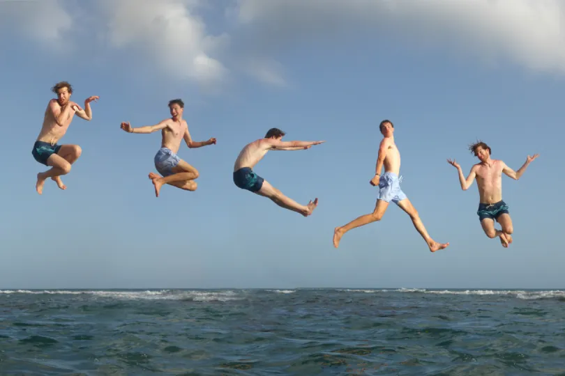 Poses boven het water in Jamaica