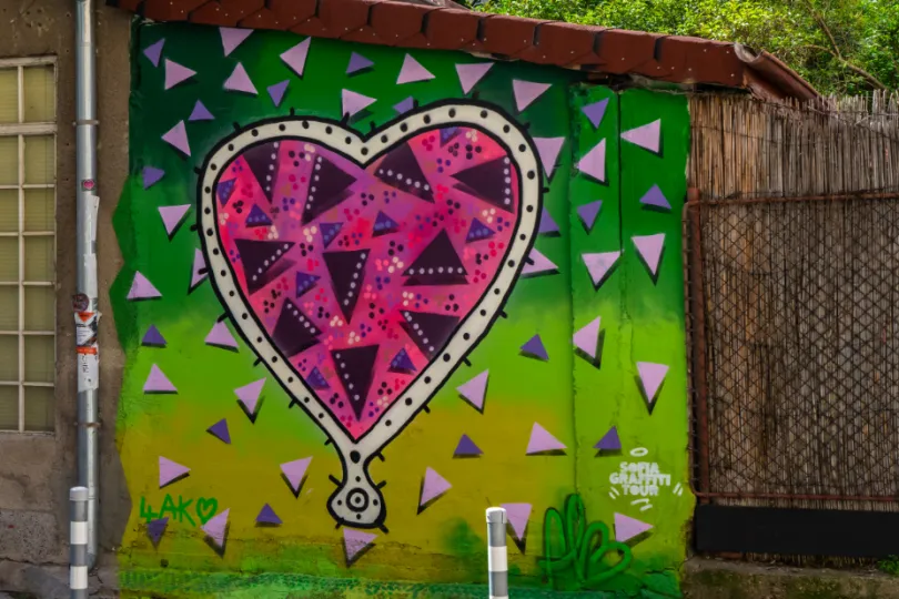 Streetart getekend hart in Sofia, Bulgarije