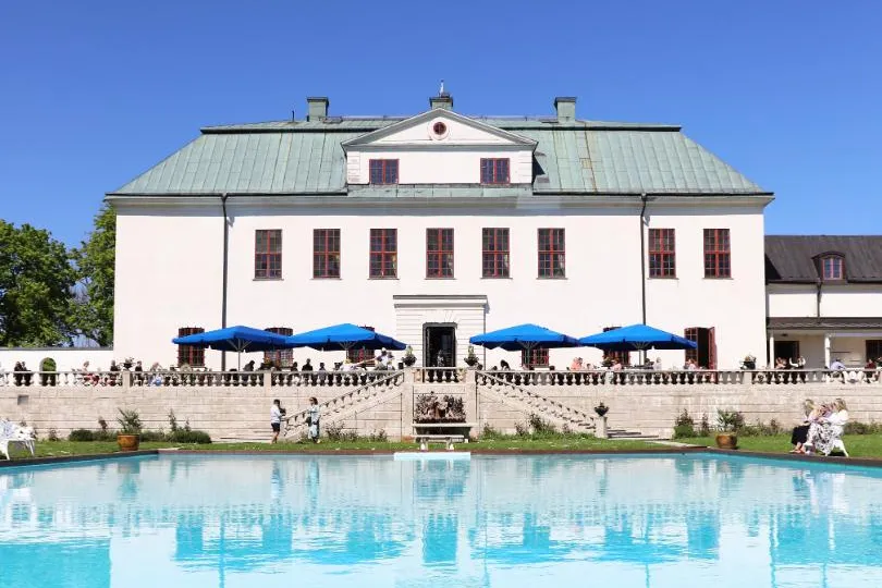 Kasteel Häringe met zwembad in Zweden.