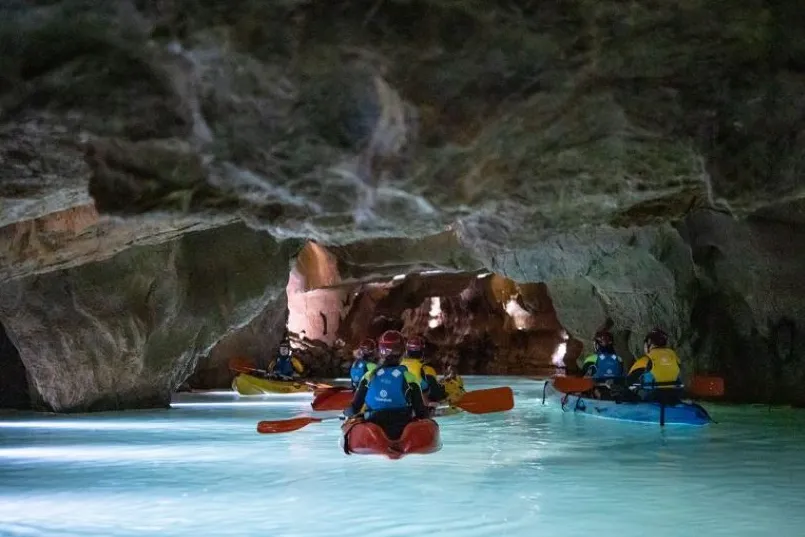 Kayakken-over-ondergrondse-rivier-Valencia