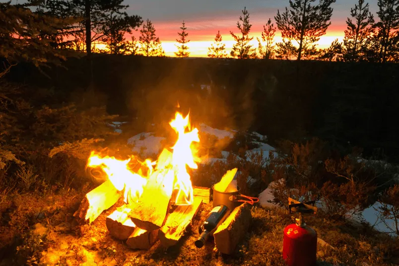 Kampvuur Zweeds Lapland.