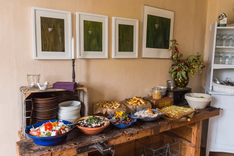 Tafel met verschillende gerechten.