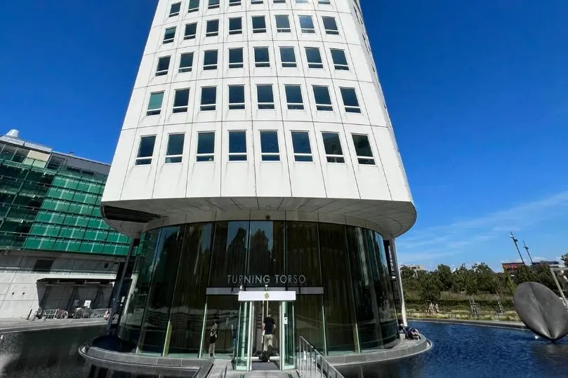 Met de boot naar Zweden - gebouw in Malmö.