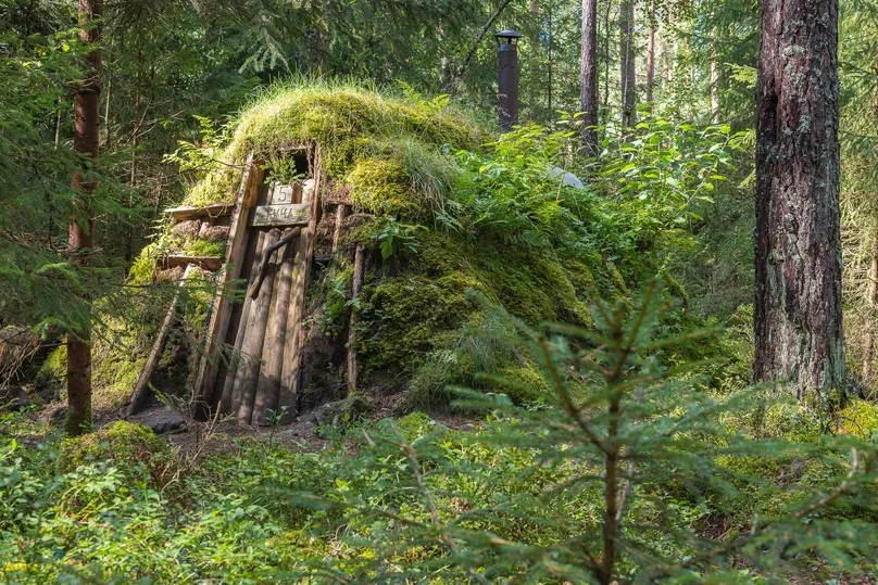 Zweden buiten het hoogseizoen - hut in Kolarbyn in de natuur.