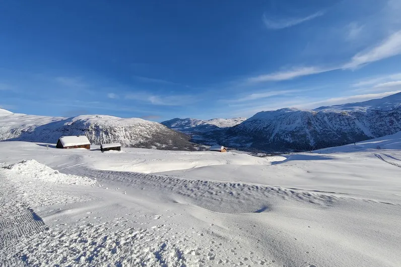 Bergen met sneeuw in Noorwegen.