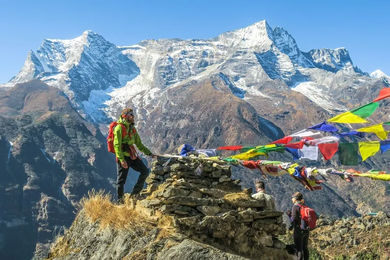 Man op berg in Nepal.