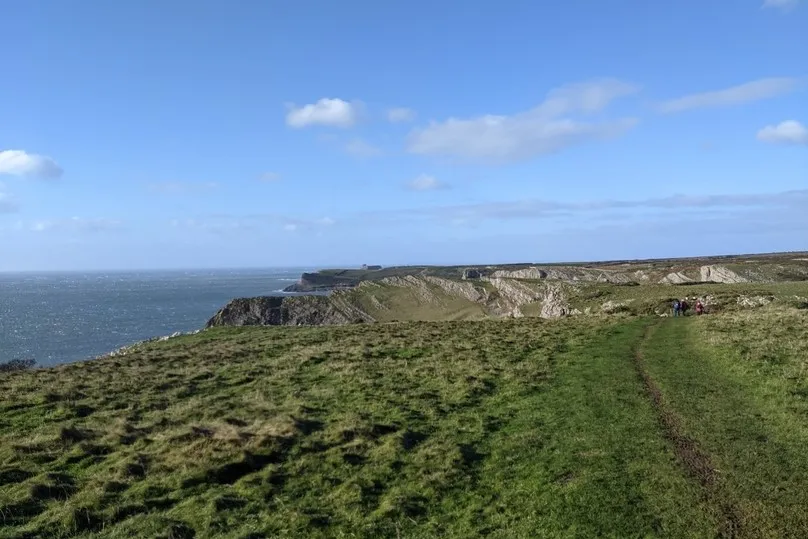 Kustlijn in Wales.