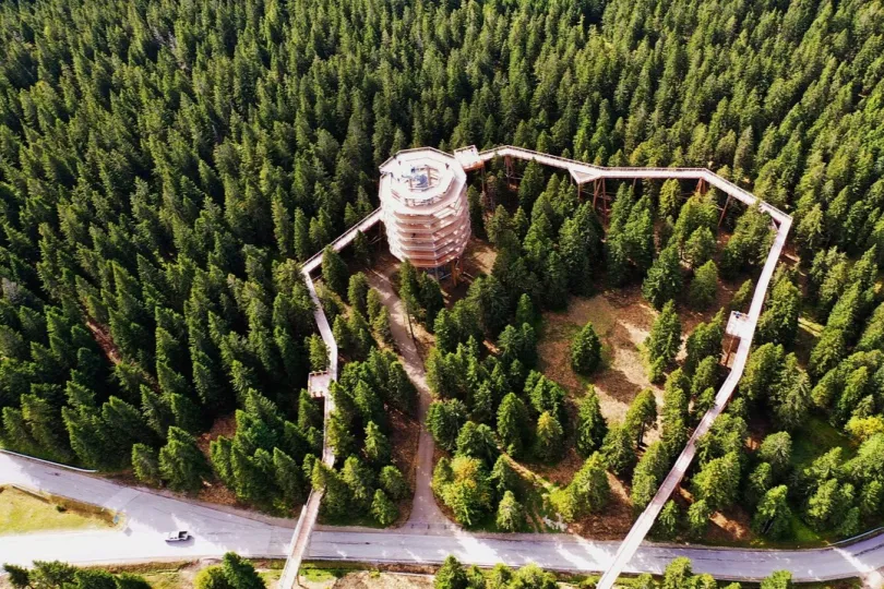 Oost-Slovenië - uitzicht van de bergtop in Rogla.