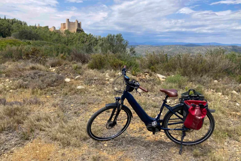 Bezienswaardigheden Valencia - Fiets voor Alcala de Xivert kasteel.