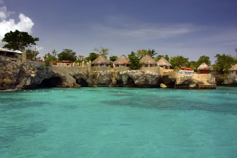 Jamaica reizen - kust van Negril met helderblauw water.