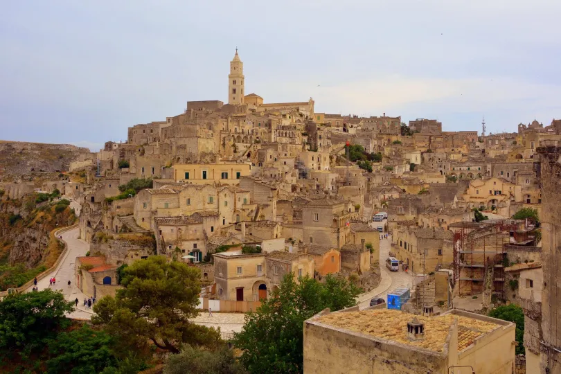 Oude rotswoningen in de stad Matera.