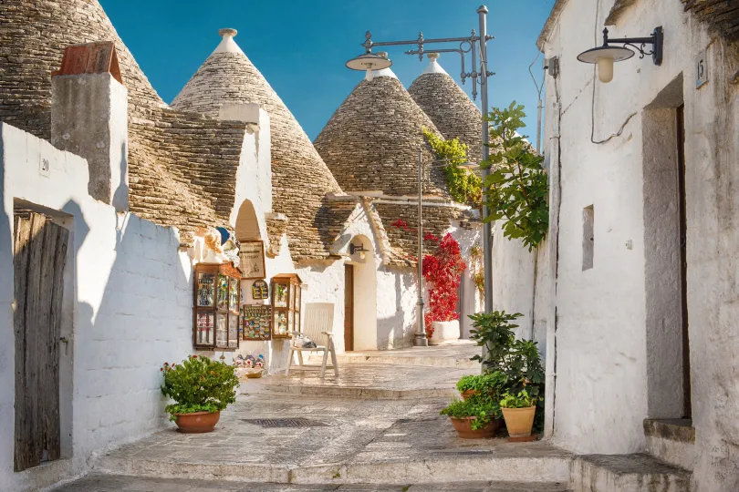 Straat met huisjes in Puglia.