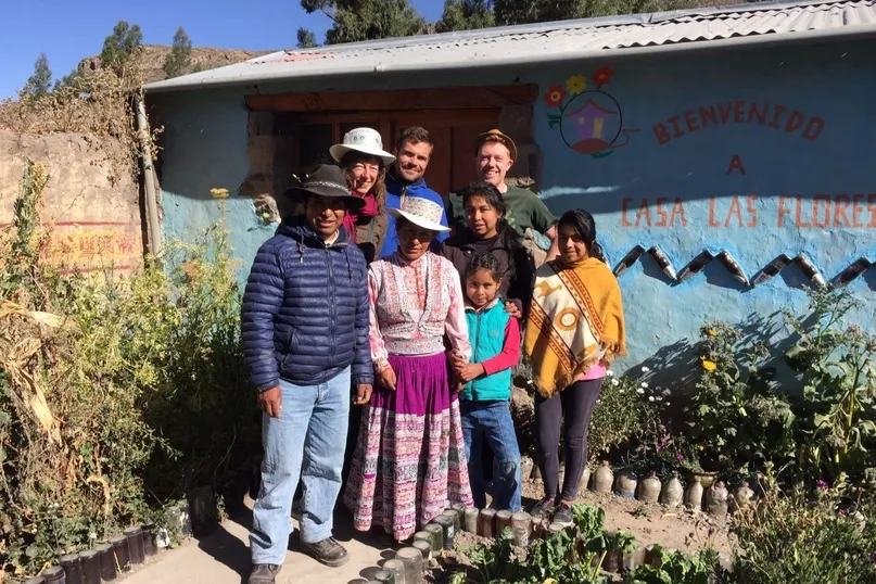 Beste reistijd Peru - reizigers met locals.