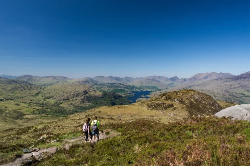 Wandelen in de bergen van Killarney.