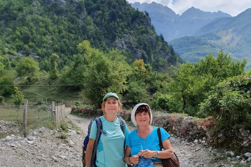 Reiservaringen in Albanië, bergwandeling.