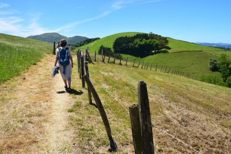 Wandelen langs de kust van Spanje.