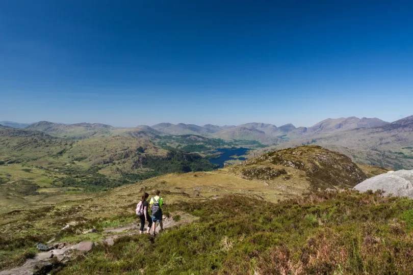 Wandelen in de bergen van Killarney.