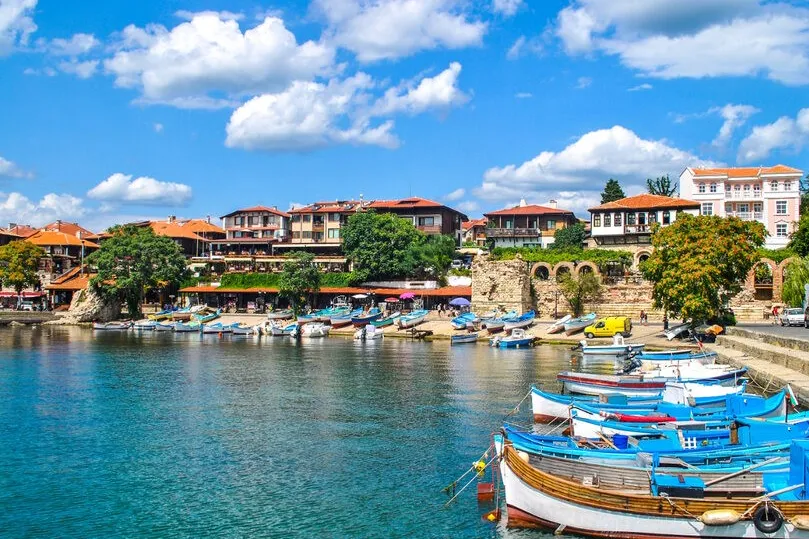 Bijzondere Bulgarije vakantie - haven met boten in Nessebar.